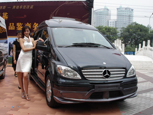 奔馳商務房車系列在京上市，豪華科技引領出行新風尚